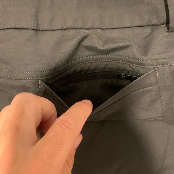 Men’s Lululemon Commision Classic Fit Shorts 36 waist - Picture 4 of 8